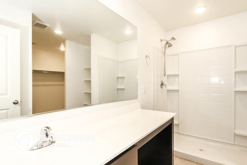 Building Photo - 8705 S 253rd Dr