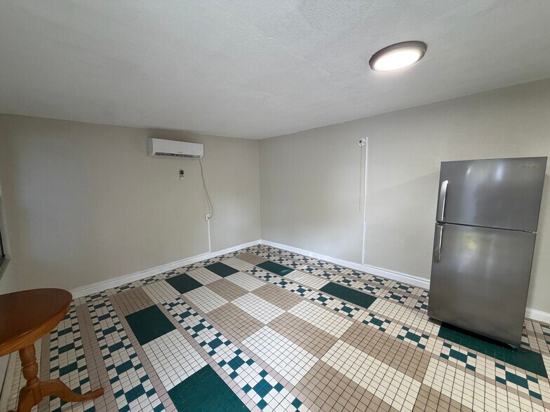 Building Photo - 1601 SW 63rd Ter