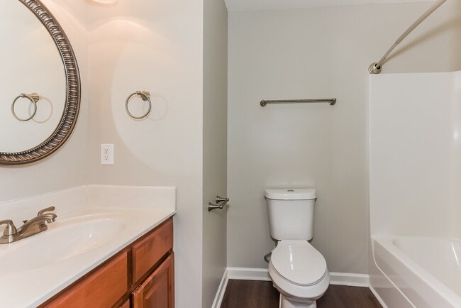 Building Photo - 1046 Golf View Way