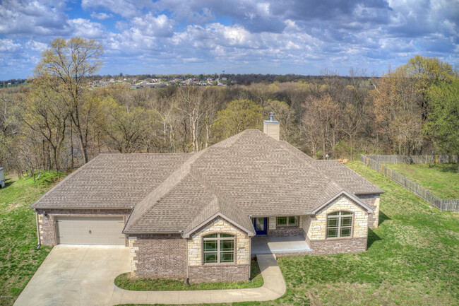 Building Photo - 117 Briarbrook Dr