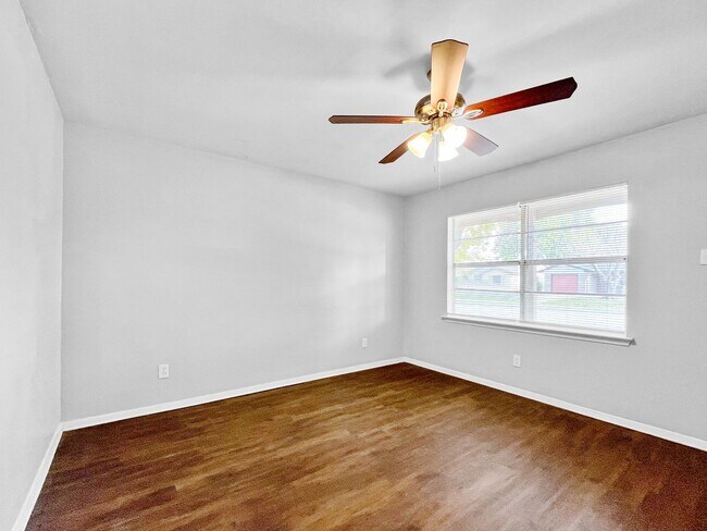 Building Photo - Coming Soon! 4 BR/1BA | Newly Renovated Single Family Home | New Upgrades & Spacious Yard|In Mesq...
