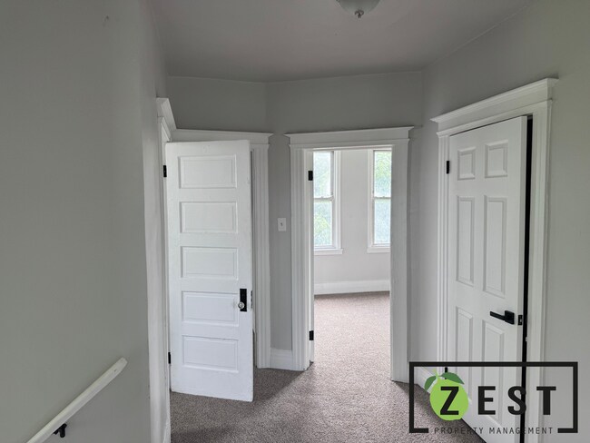 Building Photo - Beautifully Remodeled Home!