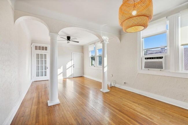 Building Photo - 918 N Hennessey St