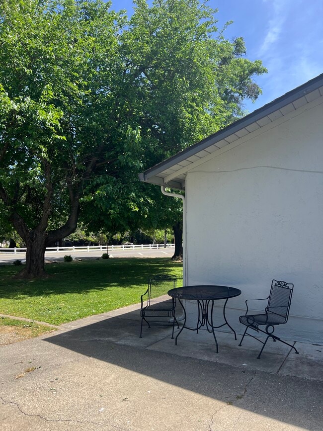 Building Photo - 7119 Pleasants Valley Rd