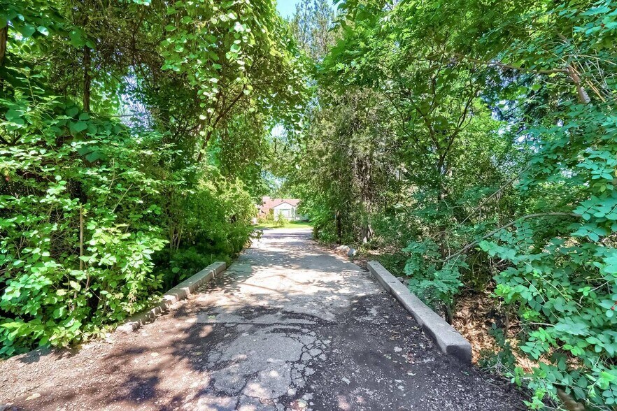 Building Photo - 7580 W 33rd Ave