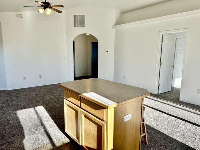 Building Photo - 10113 W Barberry Ave