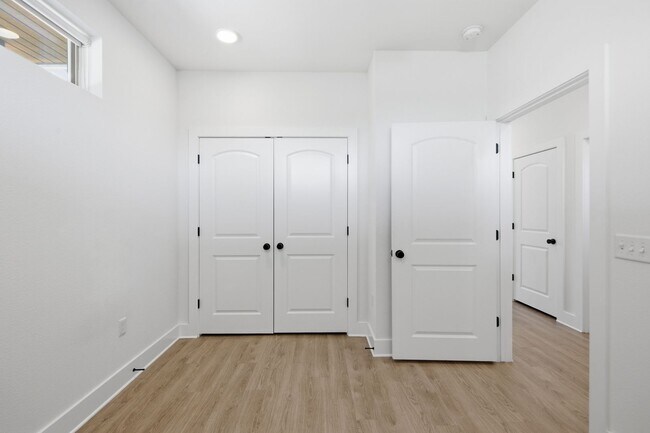 Building Photo - Beautiful 2 bedroom, 2 bathroom home in Gated Sunset Valley Community!!!