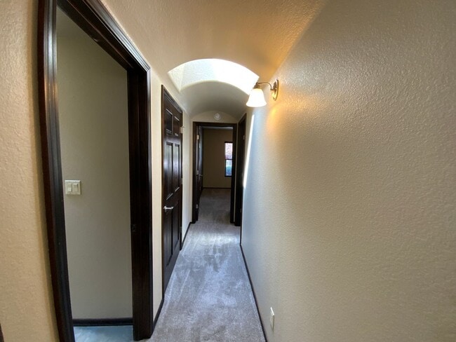 Building Photo - 3 Bedroom Custom Single Story Home Availab...