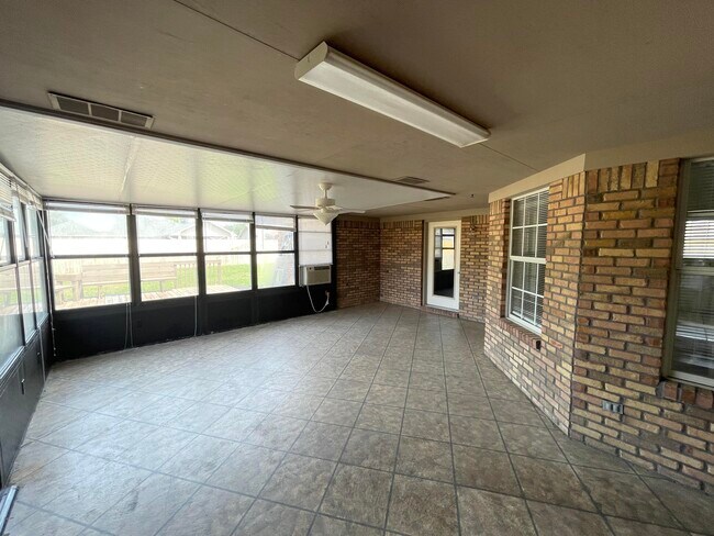 Building Photo - 2212 Peachwood Ct