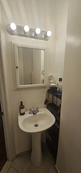 Building Photo - 421 S 17th St