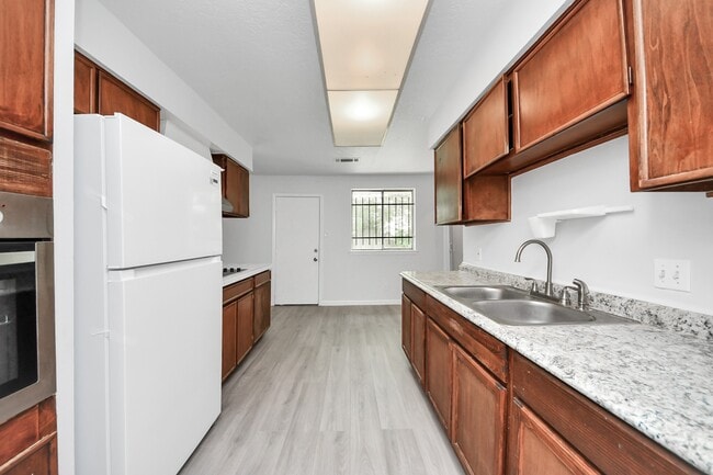 Building Photo - 4710 Lotus St