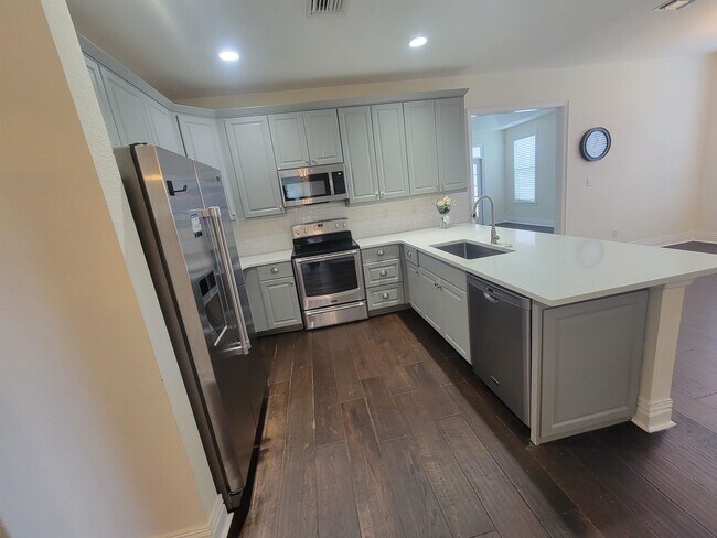 Building Photo - 3773 Overlook Dr