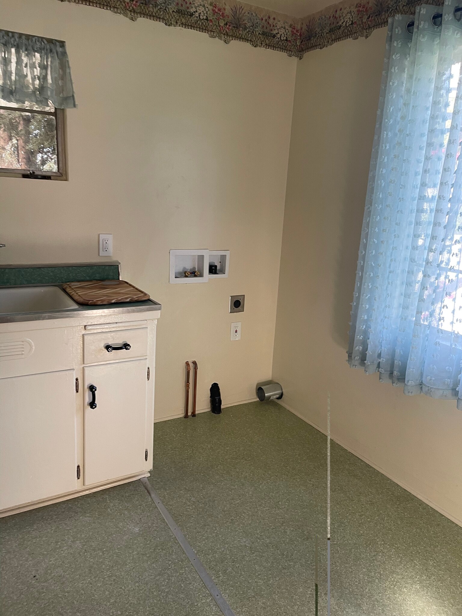 Building Photo - 1431 1/2 N Allen Ave