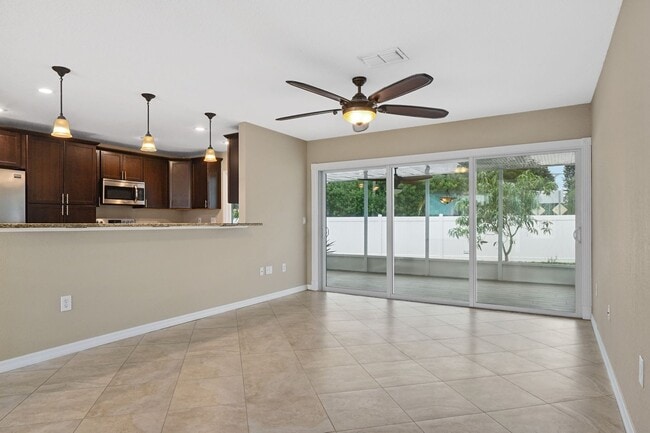 Building Photo - Perfect West Bradenton Location - 2 bedroom / 2 bathroom Home