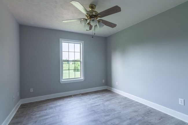 Building Photo - 3 Bed, 2 Bath, 2350sqft, 5.86acres