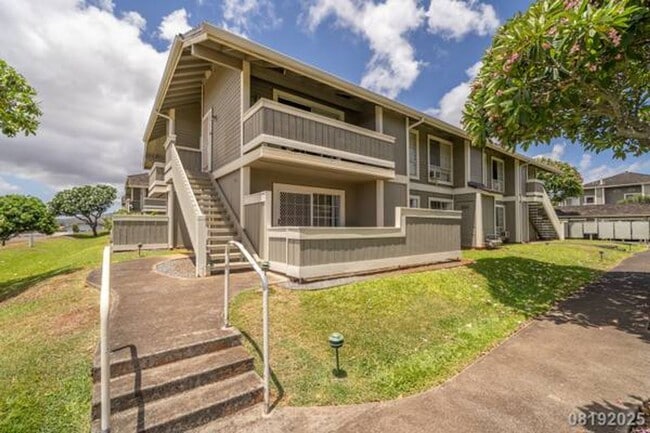 Primary Photo - Bright and Cozy 2BR/1BA/1PKG unit in Royal...