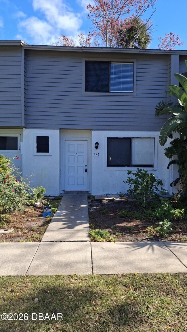 Building Photo - 196 W Sandalwood Ct