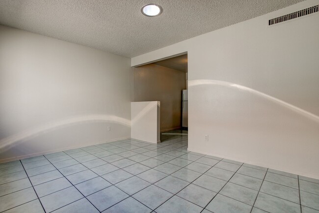 Building Photo - 7850 E Glenrosa Ave