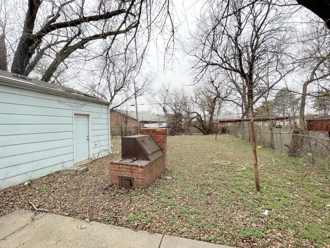 Building Photo - 3 Bedroom Home