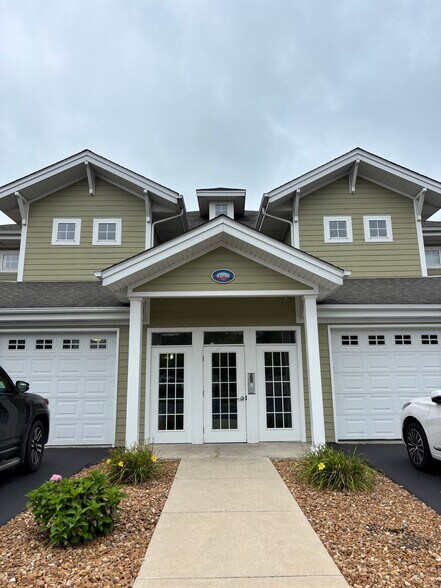 Building Photo - 13242 Lake Shore Dr