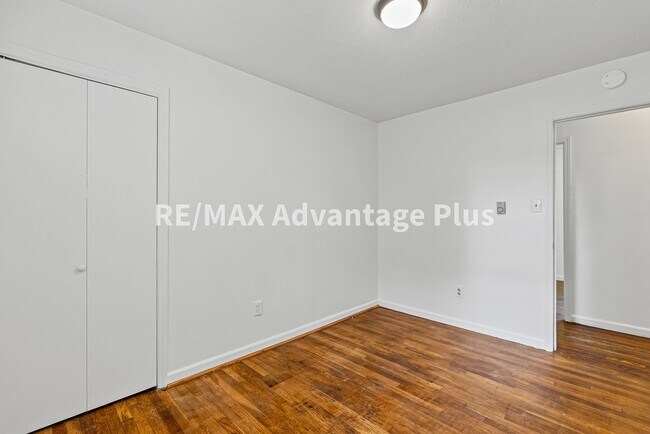 Building Photo - 4 Bedroom Home in Blackstone!