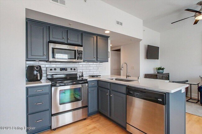 Building Photo - 10605 Meeting St