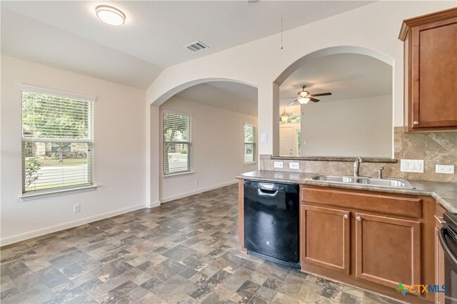Building Photo - 421 Capistrano Dr