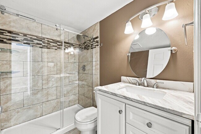 Building Photo - $1,895.95 3-bed, 1.5-bathroom located in Colorado Springs with a washer and dryer.
