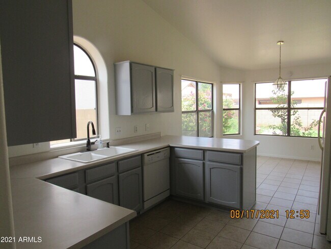 Building Photo - 4516 W Behrend Dr