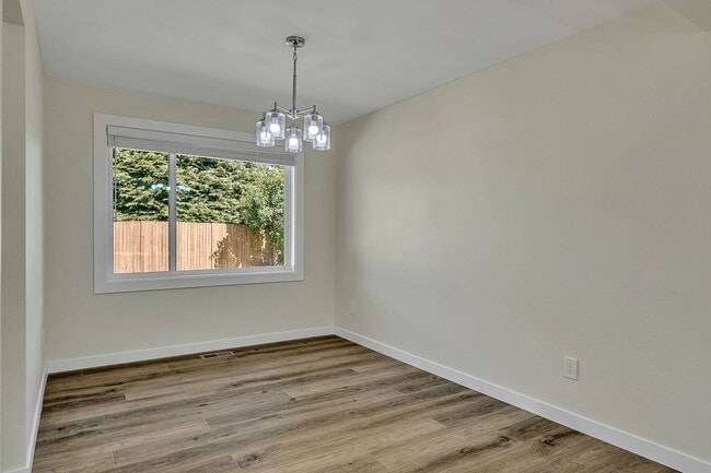 Building Photo - Freshly Remodeled Burien Rambler