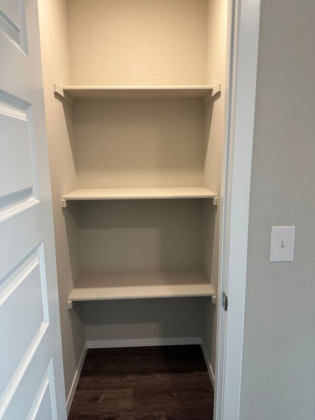 Building Photo - Brand-new 3 bedroom, 2 bath home located in historic Claremore