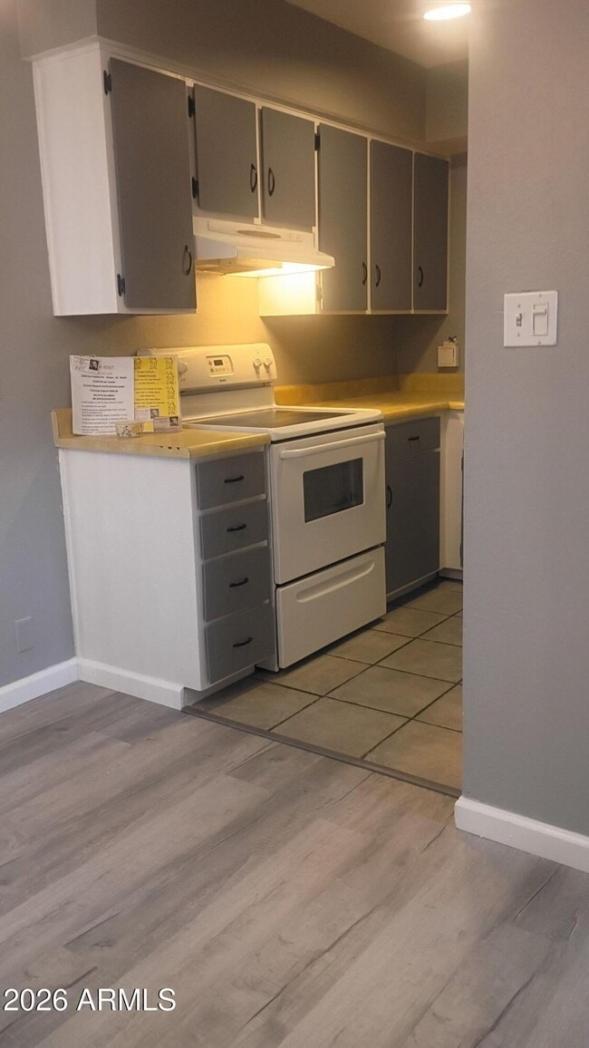 Building Photo - 2694 E Oakleaf Dr