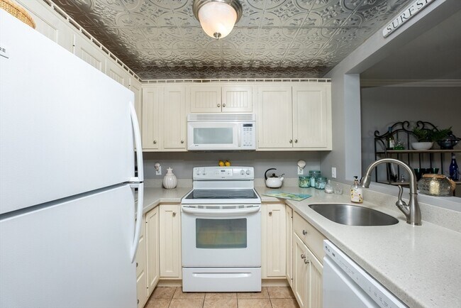 Building Photo - 561 White Cliffs Dr