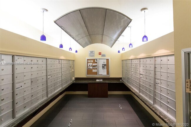 Building Photo - 6001 SW 70th St