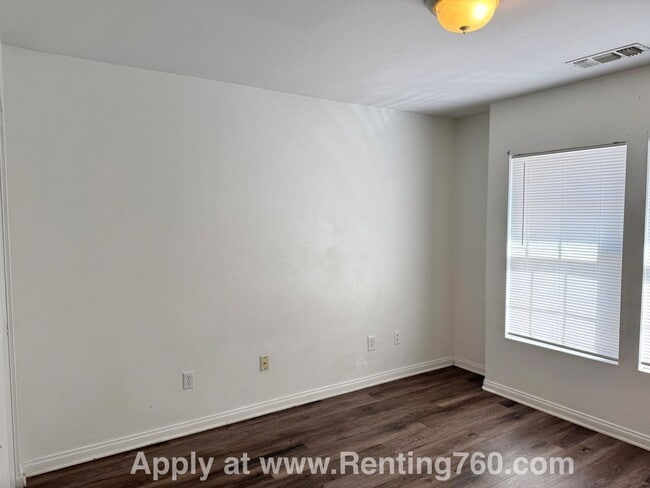 Building Photo - 3 Bed 2 Bath Home In Copper Hills!