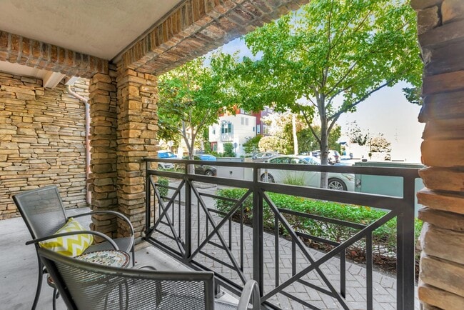 Building Photo - 5 Artisan Way