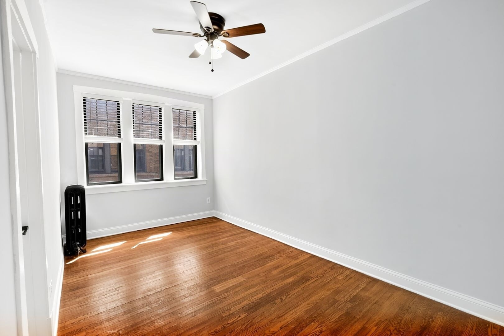 Building Photo - 7616 N Eastlake Ter