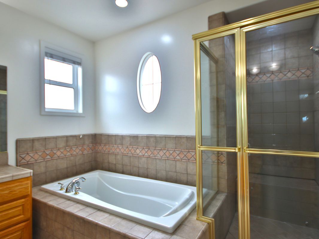 Building Photo - 504 Dahlia Pl