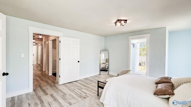 Building Photo - 4033 Lucerne Dr SE