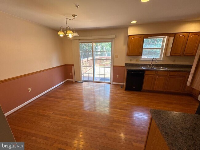 Building Photo - 674 Tram Way