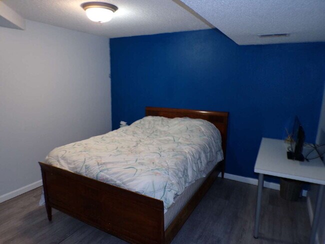 Building Photo - Wind Stream Condos - 3 Bedroom - 2 bathroo...