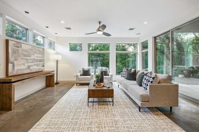 Building Photo - 133 Frederick St