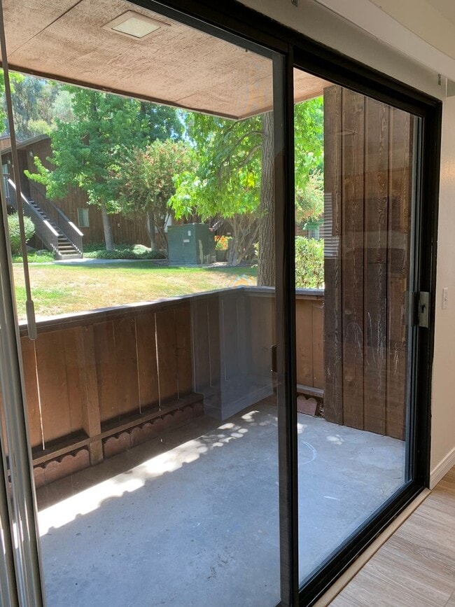 Building Photo - UPDATED2 Bed/2 Bath Alpine Oaks Condo