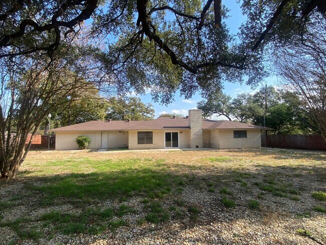 Building Photo - 3 BEDROOM, NEAR BELTON HIGH SCHOOL