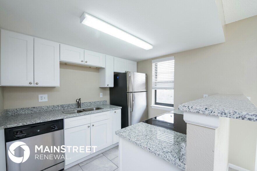 Building Photo - 8563 Dover Ct