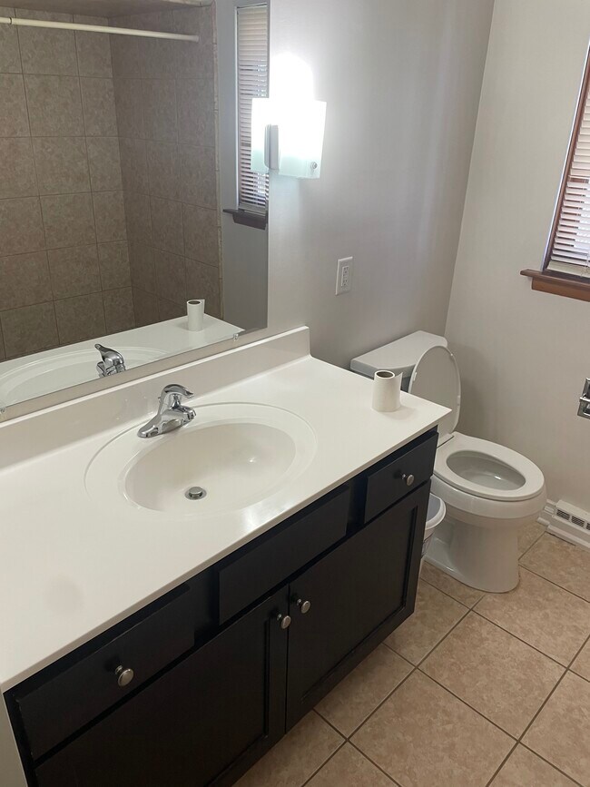 Building Photo - 4685 Mackinaw Rd