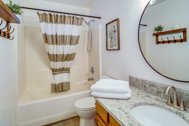 Building Photo - 311 S 16th St