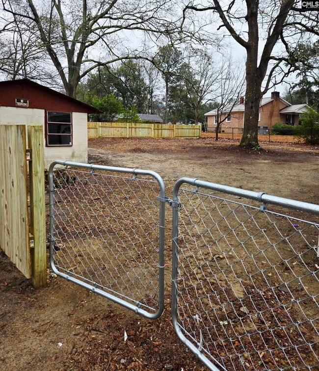 Building Photo - 641 Brooks Ave