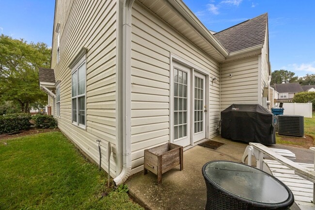 Building Photo - Stunning Townhome for Rent in Whitsett!