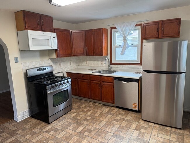 Building Photo - Cozy 2BR, 1BA Single Family Home 2CG